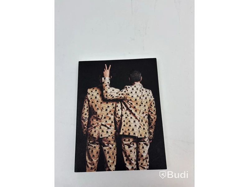Parti med diverse böcker / coffee table books