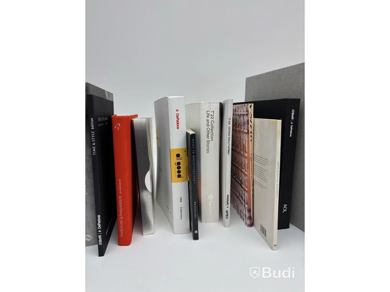 Parti med diverse böcker / coffee table books