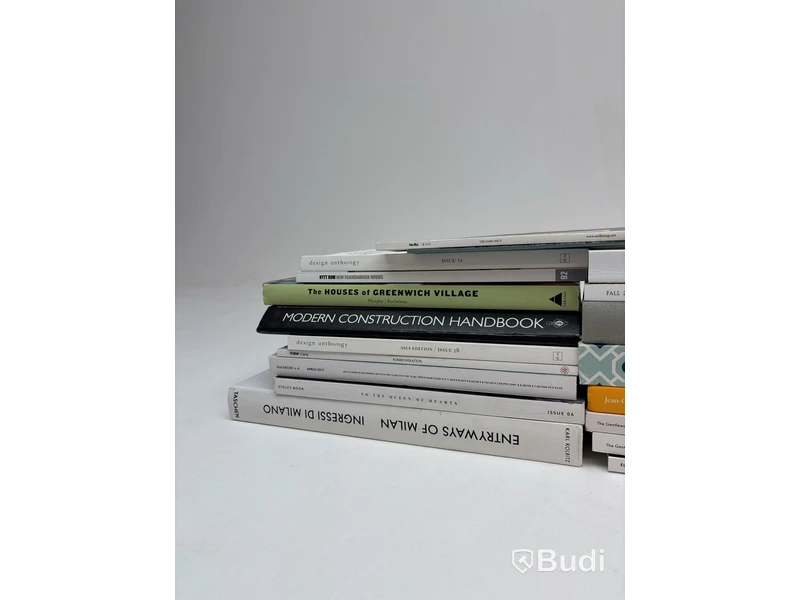 Parti med diverse böcker / coffee table books