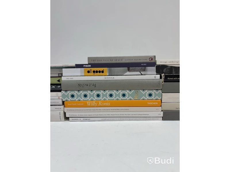 Parti med diverse böcker / coffee table books