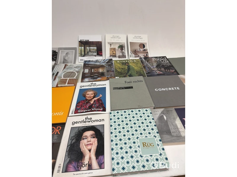 Parti med diverse böcker / coffee table books