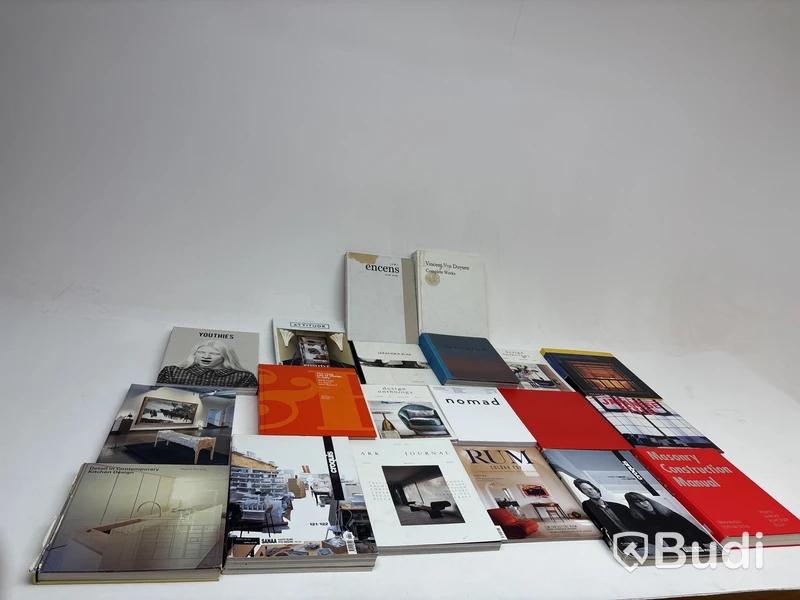 Parti med diverse böcker / coffee table books