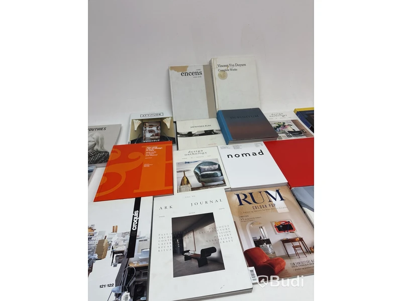 Parti med diverse böcker / coffee table books
