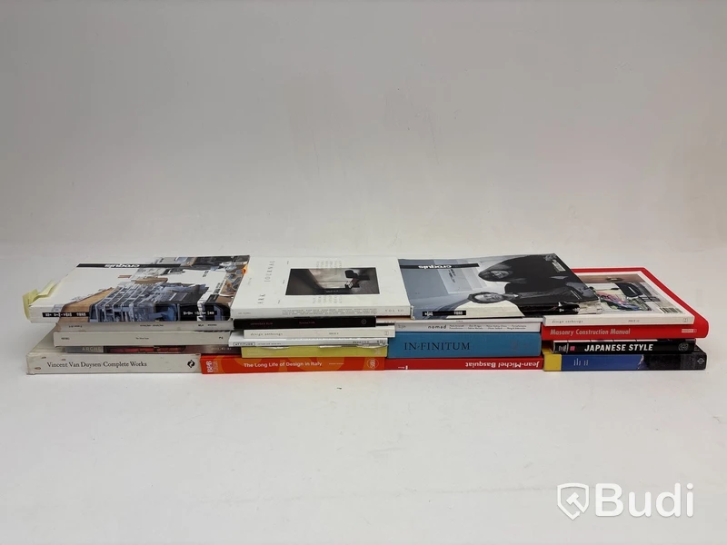 Parti med diverse böcker / coffee table books