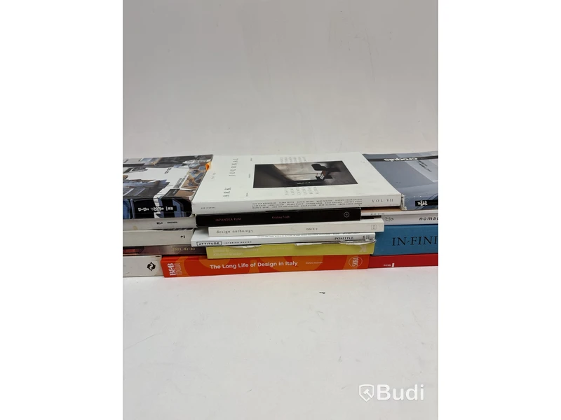 Parti med diverse böcker / coffee table books