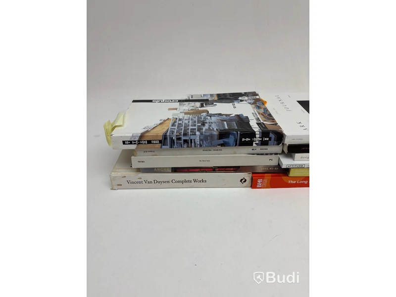 Parti med diverse böcker / coffee table books