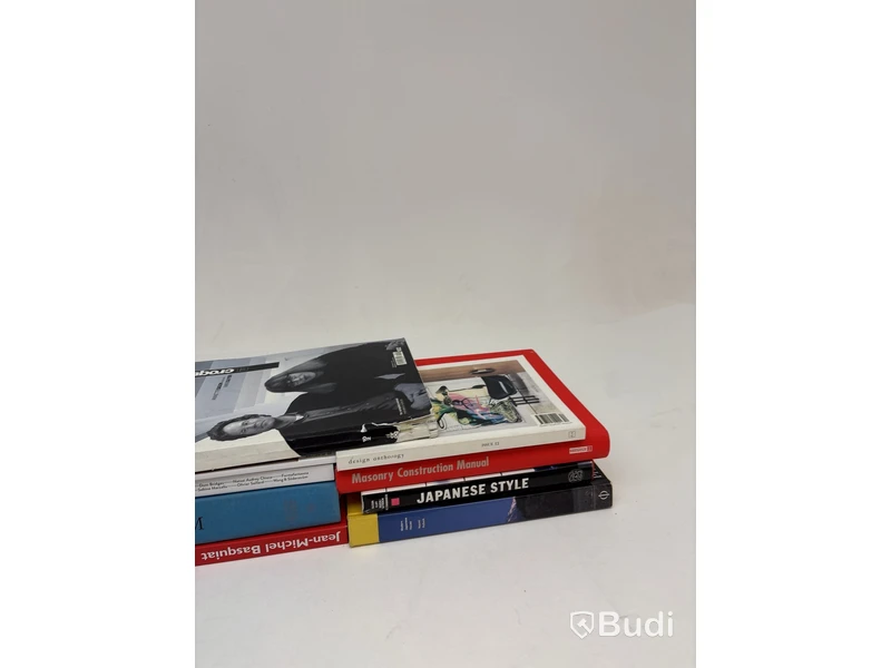 Parti med diverse böcker / coffee table books