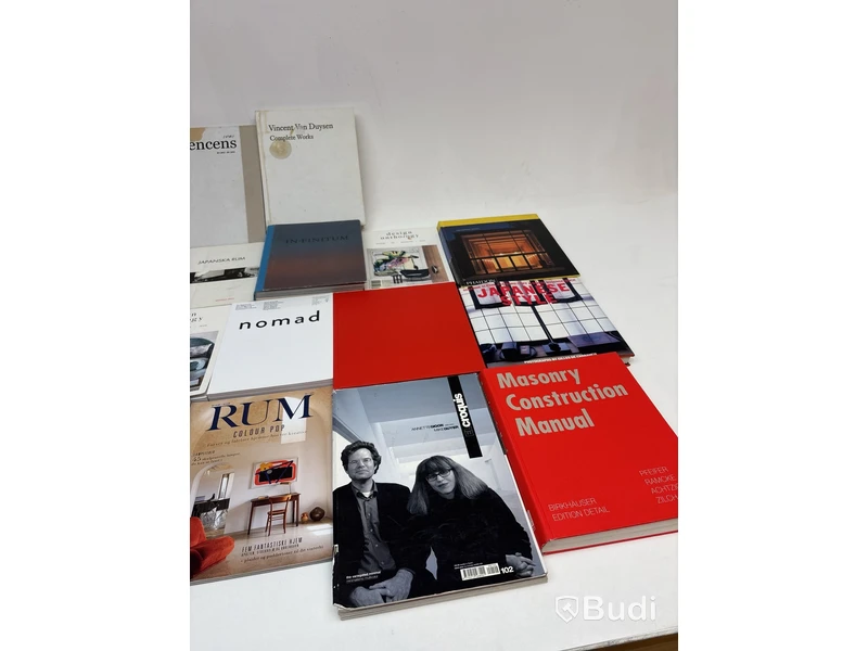 Parti med diverse böcker / coffee table books