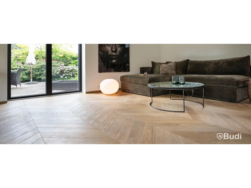 ca 129 kvm Parkettgolv Hørning Danmark, Chevron Ek Living 16x120x680 mm, obehandlat