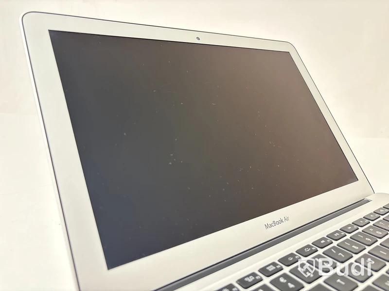 3 st. Bärbara datorer Apple MacBook Air, olika modeller
