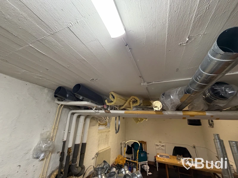 Ventilationsutrustning, stege, dammsugare m.m.