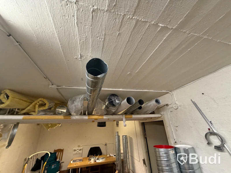 Ventilationsutrustning, stege, dammsugare m.m.