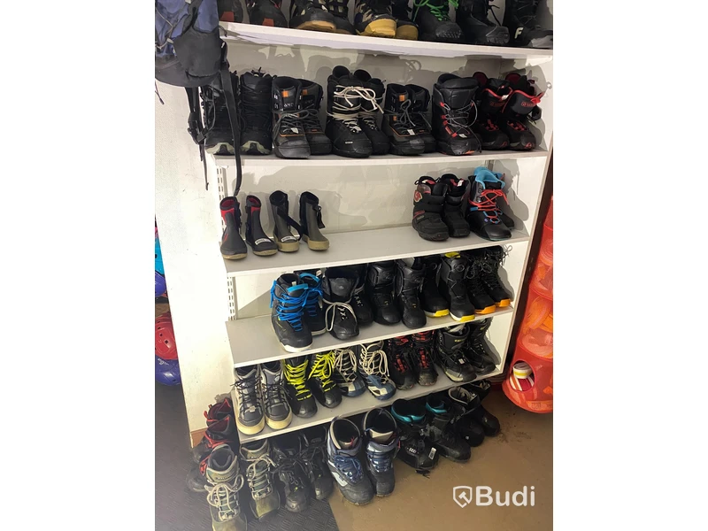 29st begagnade Snowboardboots olika storlekar och märken.