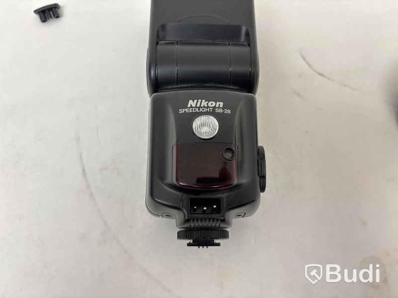 Flash Nikon Speedlight SB-28 och objektiv Nikon Nikkor