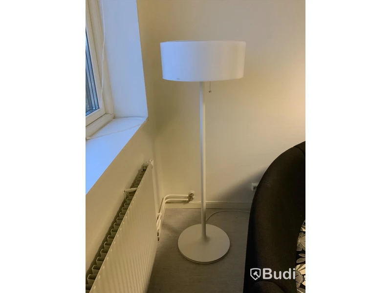 Hörnsoffa inklusive bord och golvlampa  - våning 6