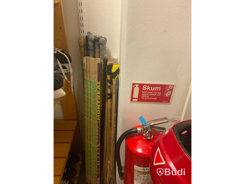 Parti med div hockeyutrustning