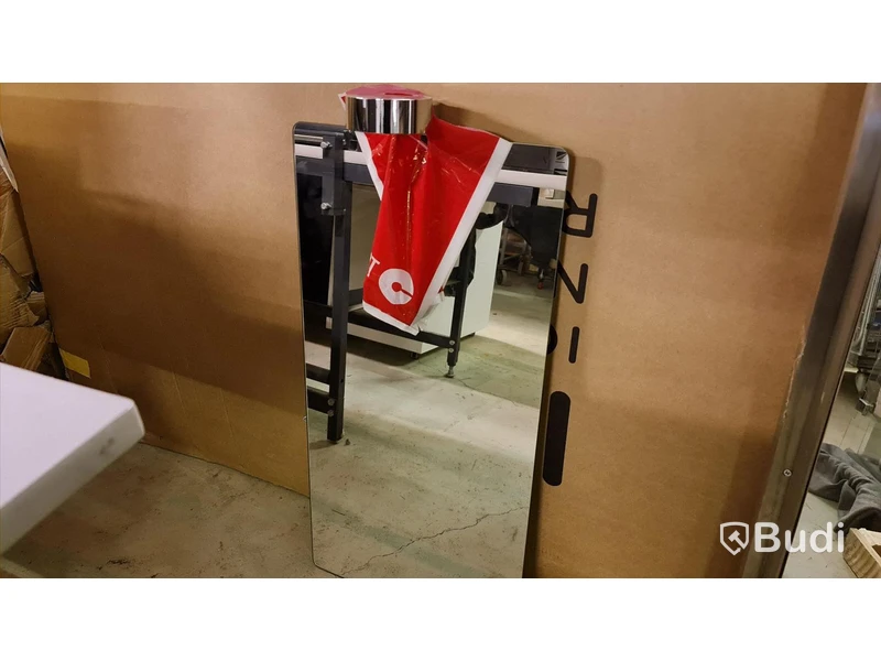 Dansani Spegel med rundade kanter inkl. Venus lampa från Dansani 400x800mm Ca. Butikspris: 3.810SEK Utställning ex.