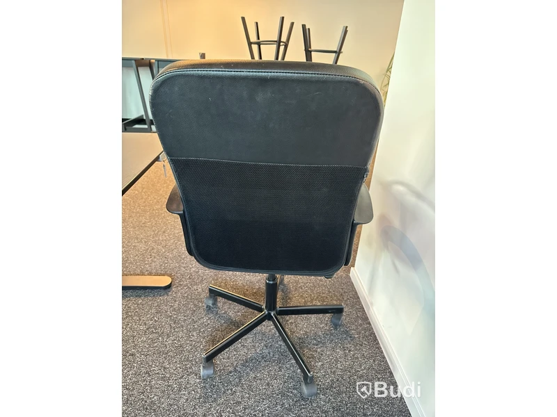 Höj- och sänkbart skrivbord Ikea Bekant, inkl. kontorsstol Ikea Renberget