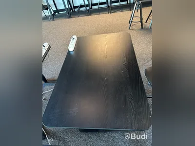 Höj- och sänkbart skrivbord Ikea Bekant, inkl. kontorsstol Ikea Renberget