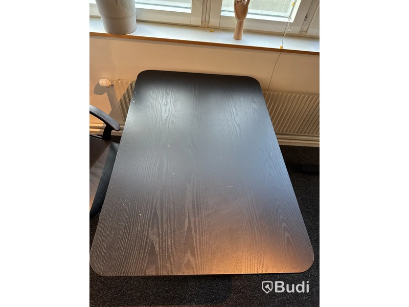 Höj- och sänkbart skrivbord Ikea Bekant, inkl. kontorsstol Ikea Renberget