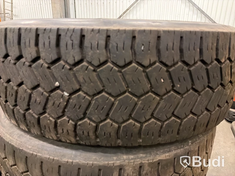 4 st lastbilsdäck 315/70 R22,5