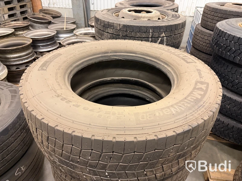 3 st lastbilsdäck 315/70 R22,5