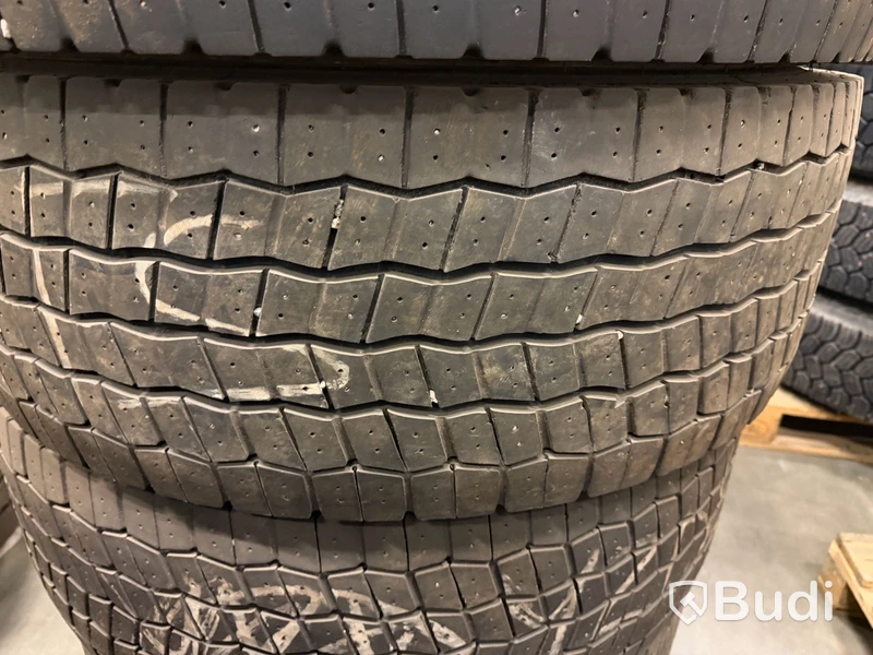 3 st lastbilsdäck 315/70 R22,5