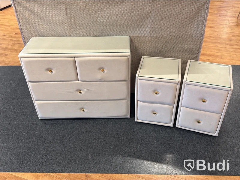 Byrå samt 2 st sängbord, beige sammet