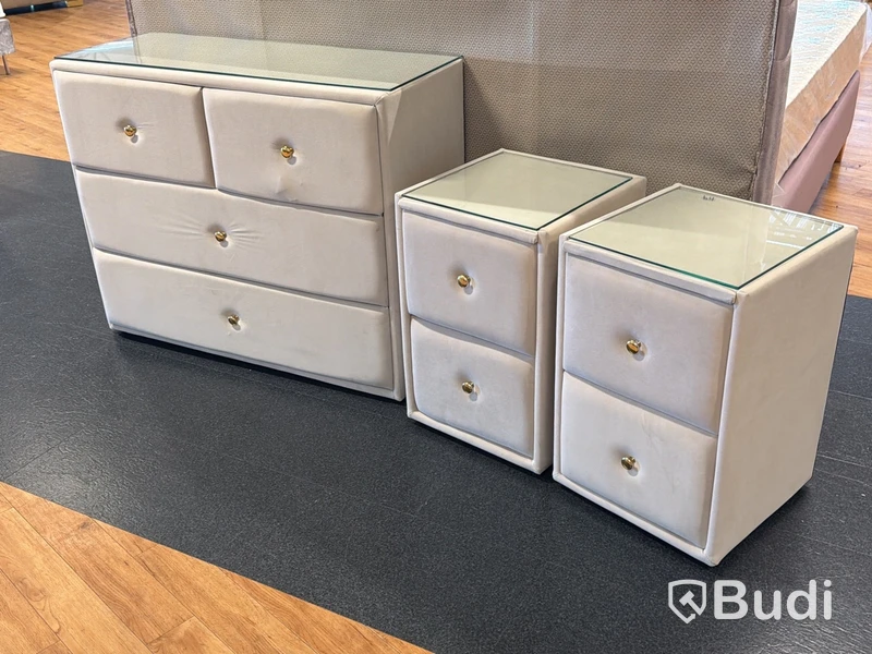 Byrå samt 2 st sängbord, beige sammet