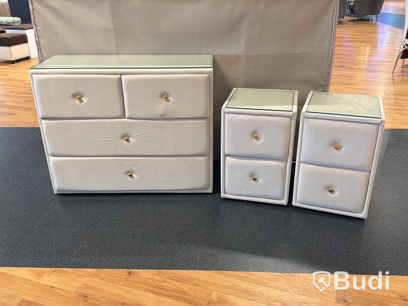 Byrå samt 2 st sängbord, beige sammet