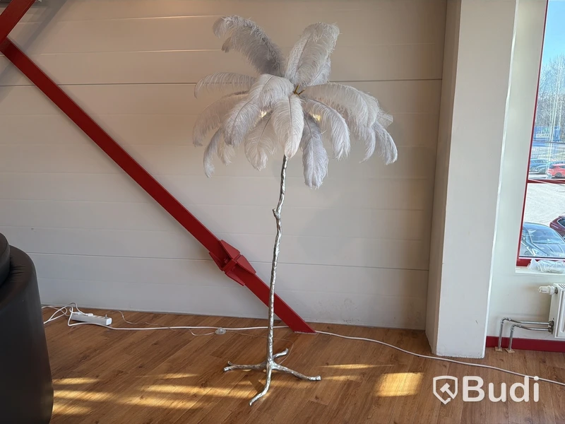 Golvlampa med fjädrar, höjd ca 160 cm