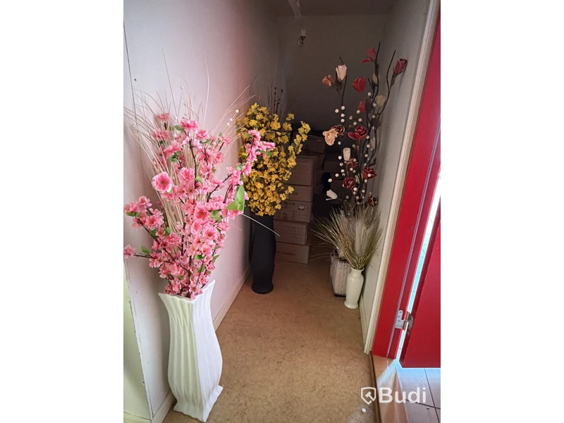 Parti diverse, bl.a. konstblommor, belysning och tavlor