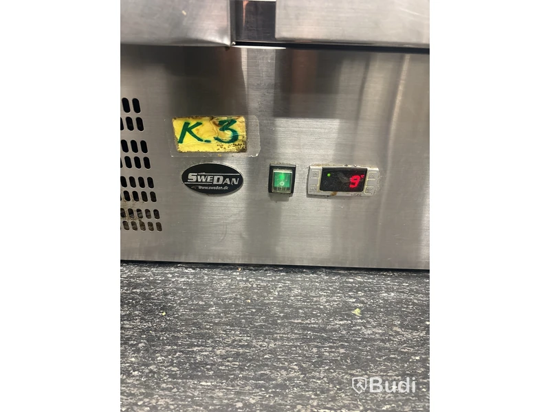 Kylbänk med plastkantiner. SweDan S900 STD