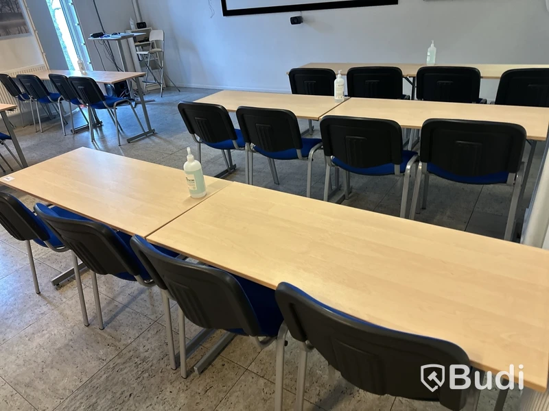 Möbler stol och bord,  utrustning för utbildning, körskola ca 30 platser .