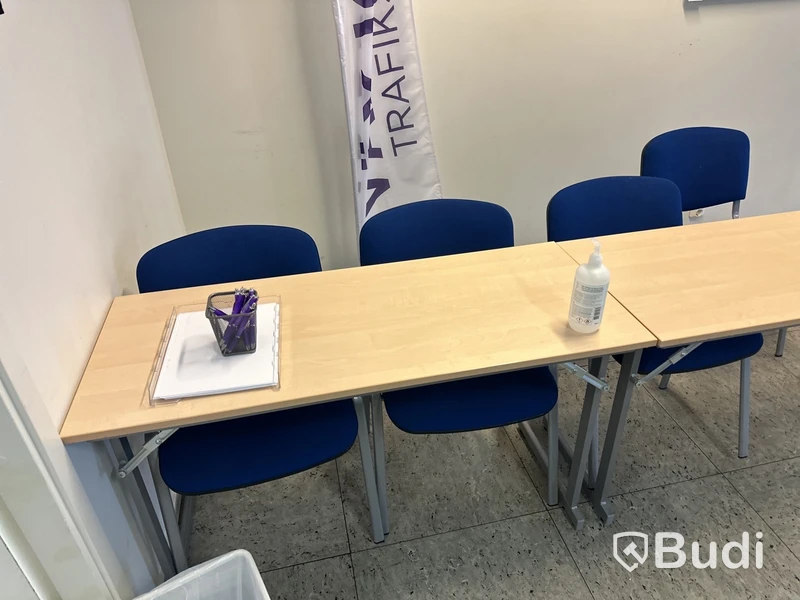 Möbler stol och bord,  utrustning för utbildning, körskola ca 30 platser .