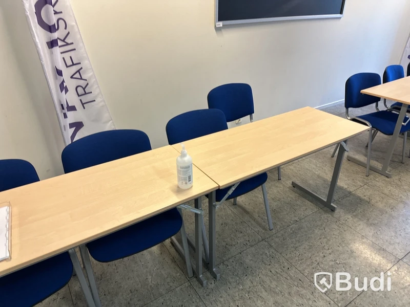 Möbler stol och bord,  utrustning för utbildning, körskola ca 30 platser .