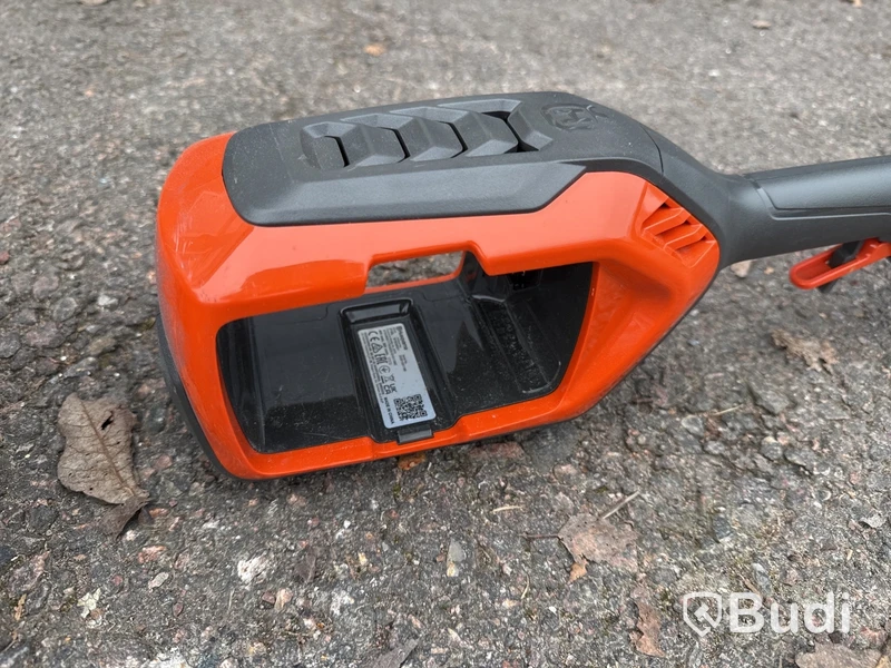 Batteridriven grästrimmer Husqvarna 215iL 36V