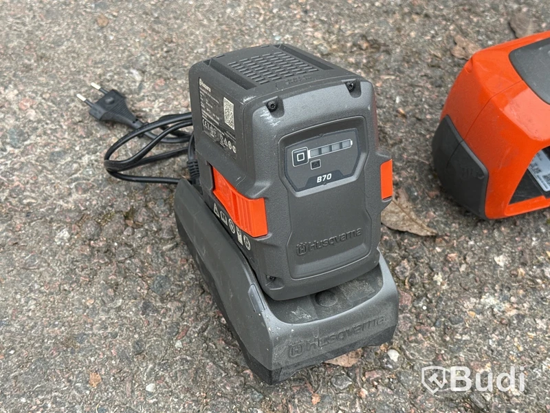 Batteridriven grästrimmer Husqvarna 215iL 36V