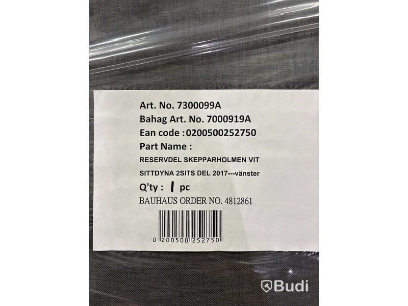 Parti med diverse dynor till utemöbler, varierande storlekar i gråa nyanser