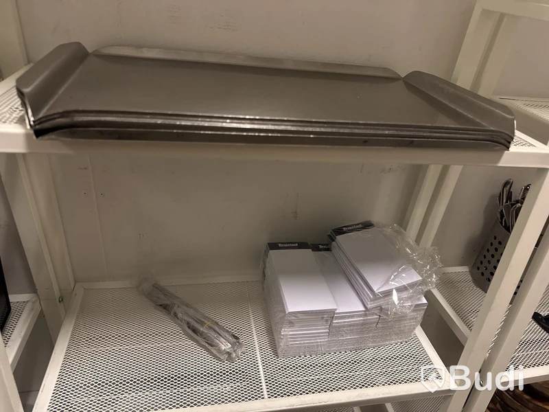 4 st. Hyllor inkl. innehåll