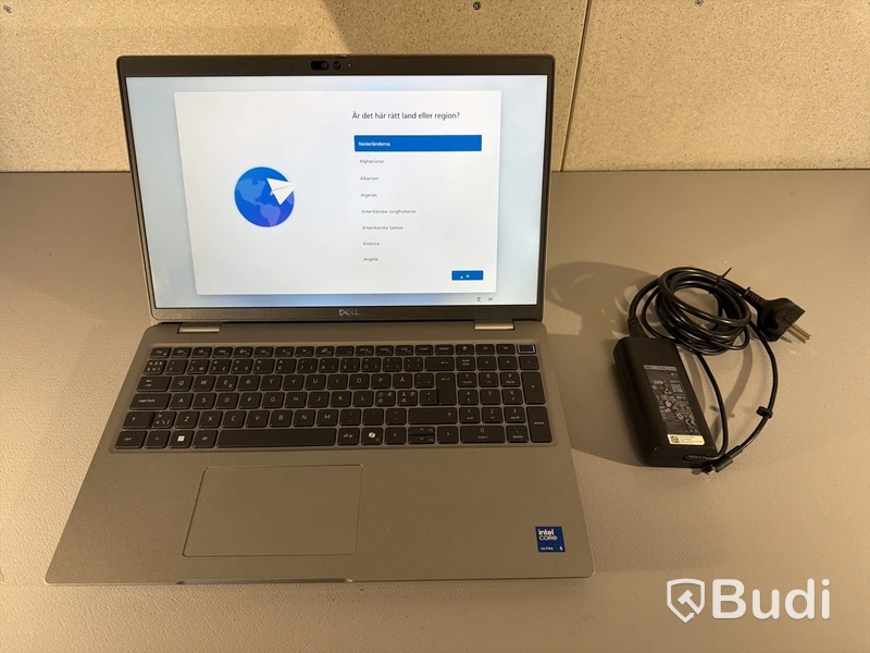 Bärbar dator Dell Modell: Latitude 5550 RAM: 16GB = 2x8 GB DDR5  Operativsystem: Windows Laddare medföljer: Ja Lagring: 512GB SSD