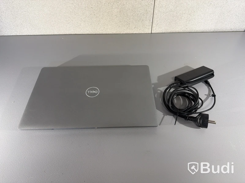 Bärbar dator Dell Modell: Latitude 5550 RAM: 16GB = 2x8 GB DDR5  Operativsystem: Windows Laddare medföljer: Ja Lagring: 512GB SSD