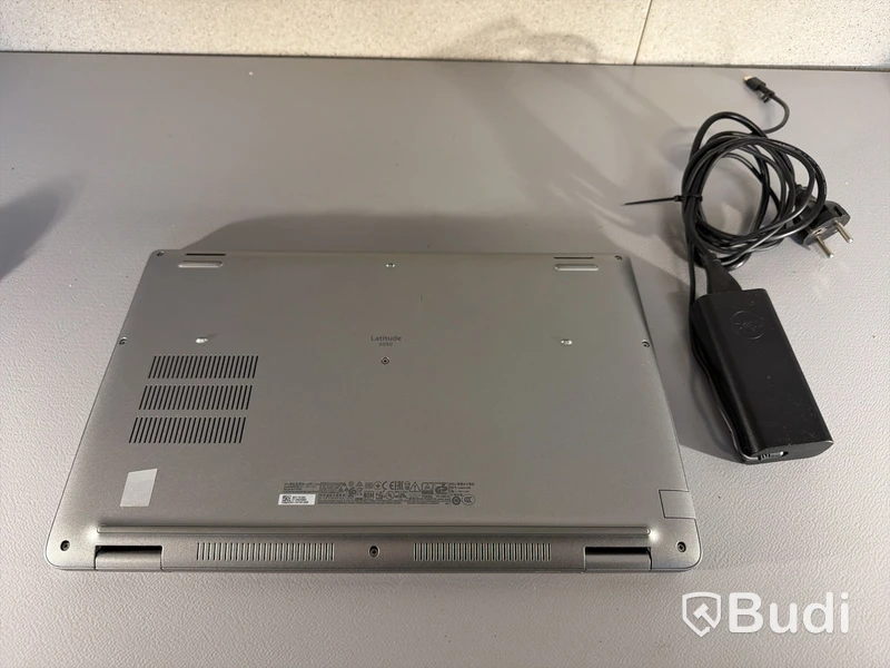 Bärbar dator Dell Modell: Latitude 5550 RAM: 16GB = 2x8 GB DDR5  Operativsystem: Windows Laddare medföljer: Ja Lagring: 512GB SSD