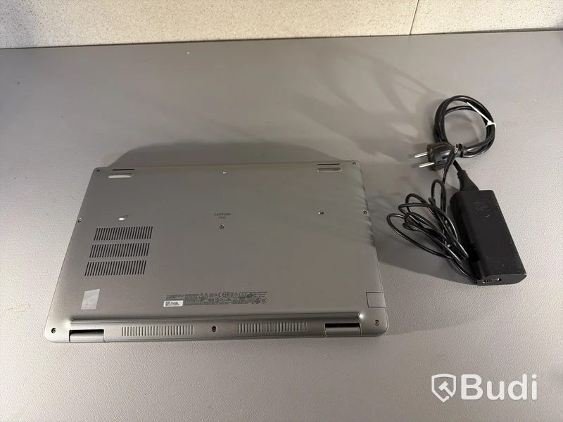 Bärbar dator Dell Modell: Latitude 5550 RAM: 16GB = 2x8 GB DDR5  Operativsystem: Windows Laddare medföljer: Ja Lagring: 512GB SSD