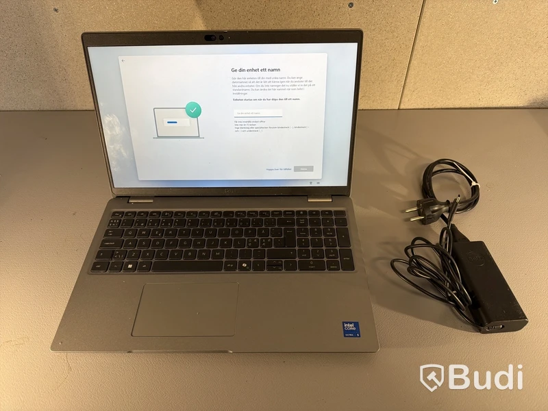 Bärbar dator Dell Modell: Latitude 5550 RAM: 16GB = 2x8 GB DDR5  Operativsystem: Windows Laddare medföljer: Ja Lagring: 512GB SSD