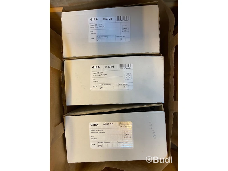 30 st. Eluttag jordat Gira, System 55, petskydd, tre olika färger