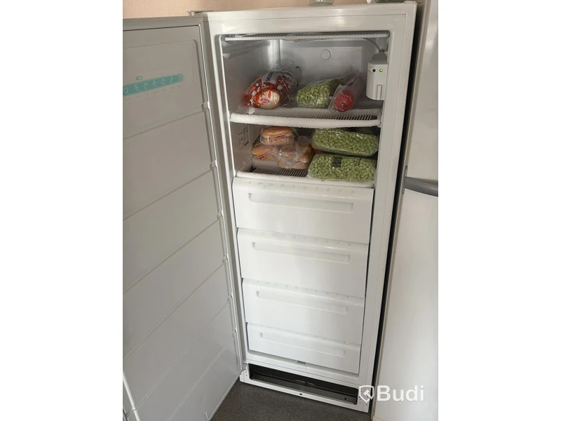 2 st frysskåp, Husqvarna samt Electrolux