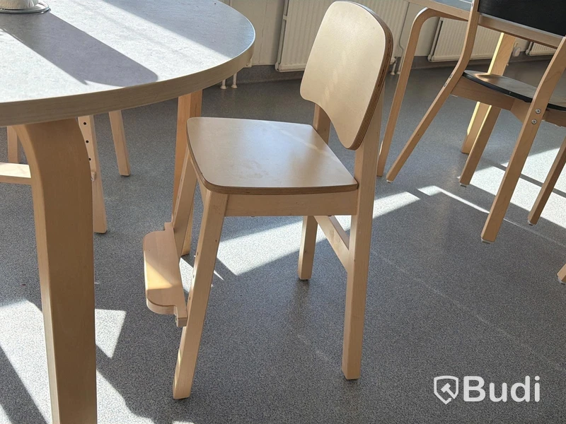 Matsalsmöbler, bord och stolar - 7 bord samt 36 stol, Lekolar