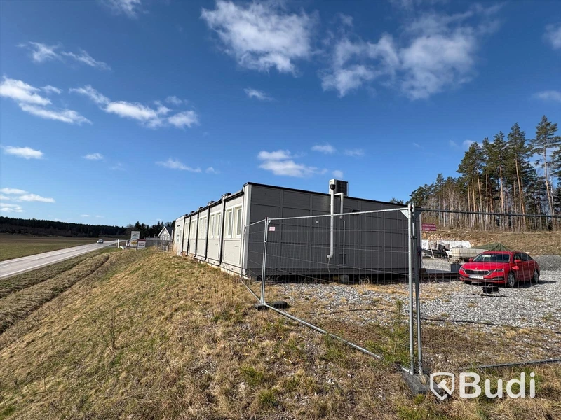 Bodetablering med 5 bodar, 135 m2, med kök, kontor, toalett och luftvärmepump/AC