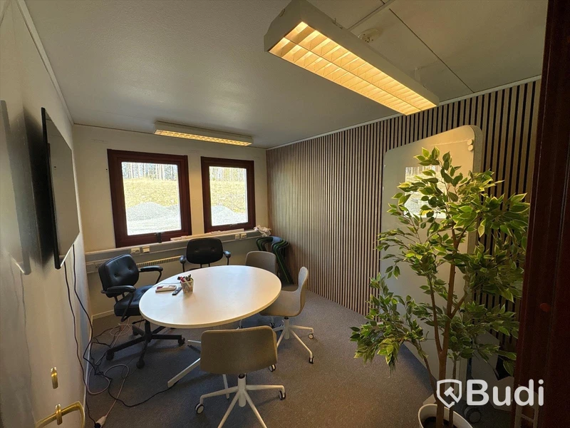 Bodetablering med 5 bodar, 135 m2, med kök, kontor, toalett och luftvärmepump/AC